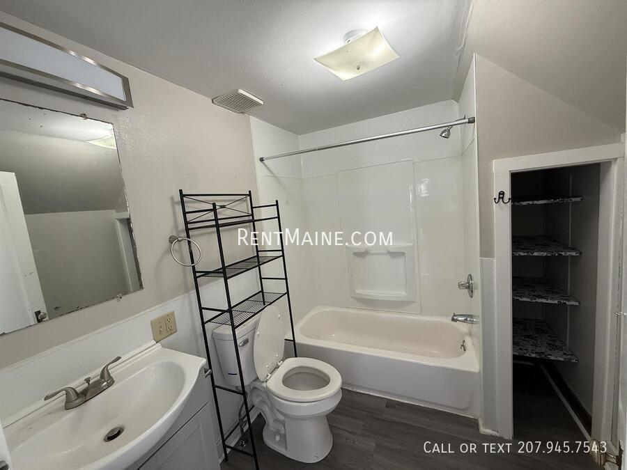 Building Photo - 402 Fourth St