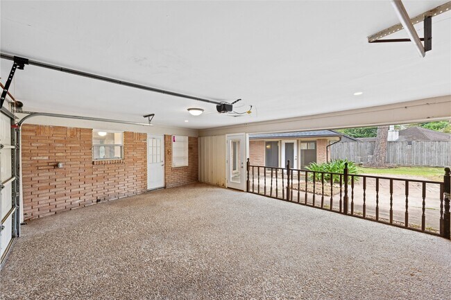 Building Photo - 10219 Chatterton Dr
