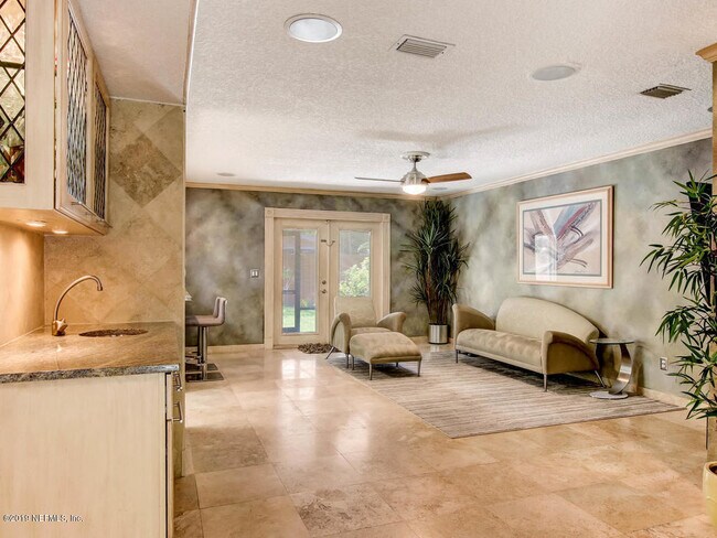 Building Photo - 88 Oakwood Rd