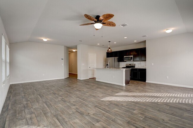 Building Photo - Charming 4/BR 2/BA One-Level Home with Spa...