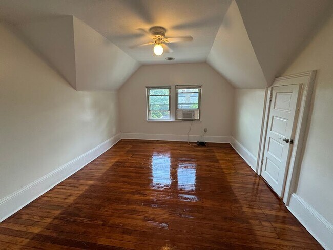 Building Photo - 5603 Fair Oaks St