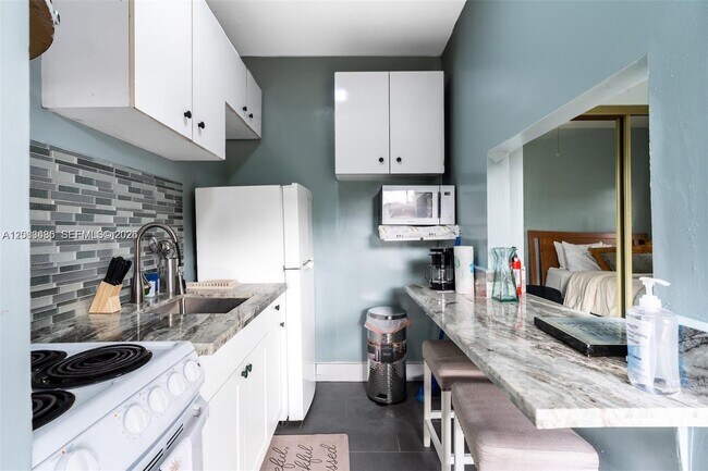 Building Photo - 641 NW 198th St