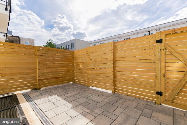 Building Photo - 1248 LeCount St