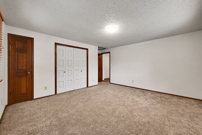 Building Photo - $2,895.00, 4 bed, 3.5 bath, located in Col...