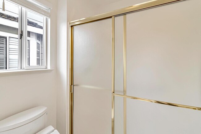 Building Photo - 302 Tadley Ct