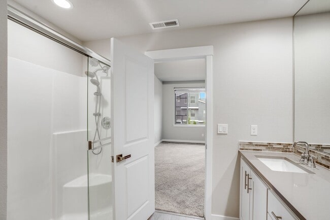 Building Photo - Beautiful 3 Bed, 2.5 Bath Rental Home in H...