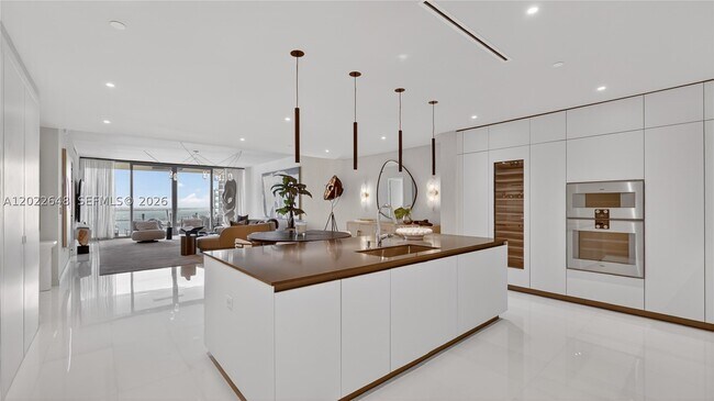 Building Photo - 300 Biscayne Blvd