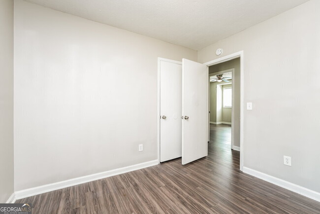 Building Photo - 2098 Drake Ct