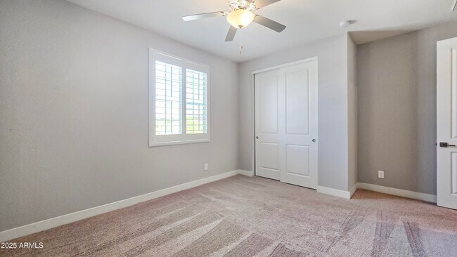 Building Photo - 18407 W Sandlewood Dr