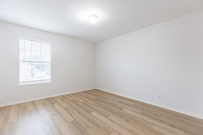 Building Photo - 228 Sophia Cir