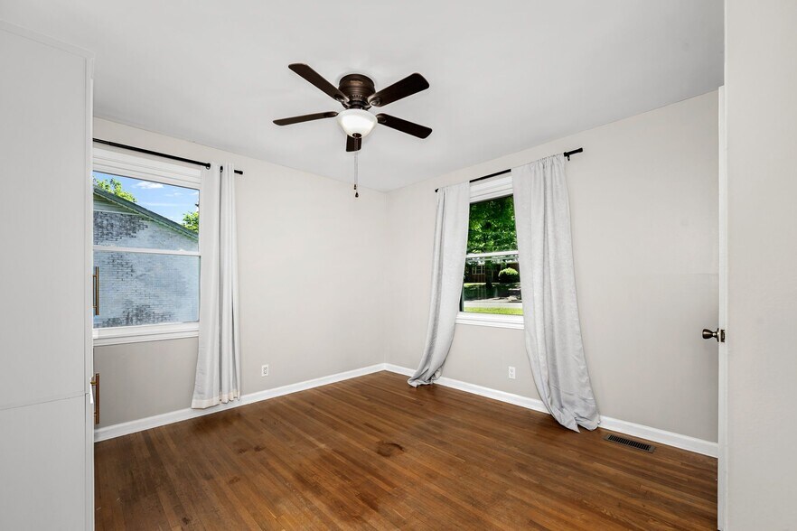 Building Photo - 4812 E Longdale Dr