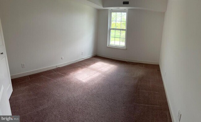 Building Photo - 300 Drummers Ln