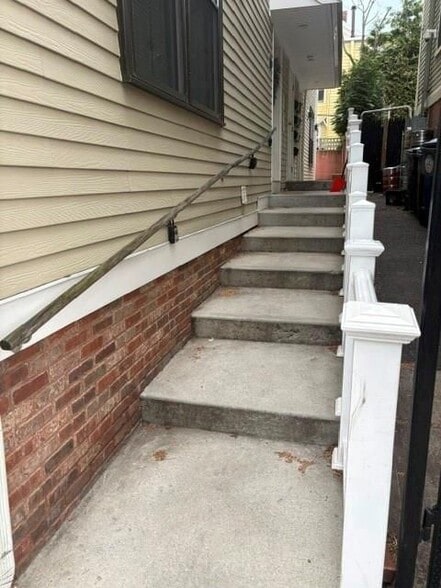 Building Photo - 298 Wickenden St