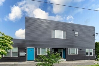Building Photo - Amazing 3bed/1bath Fourplex with Private B...