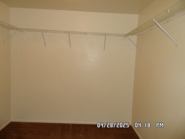 Building Photo - 3 Bedrooms, 2 1/2 Bathrooms, 2 Story, Loft...