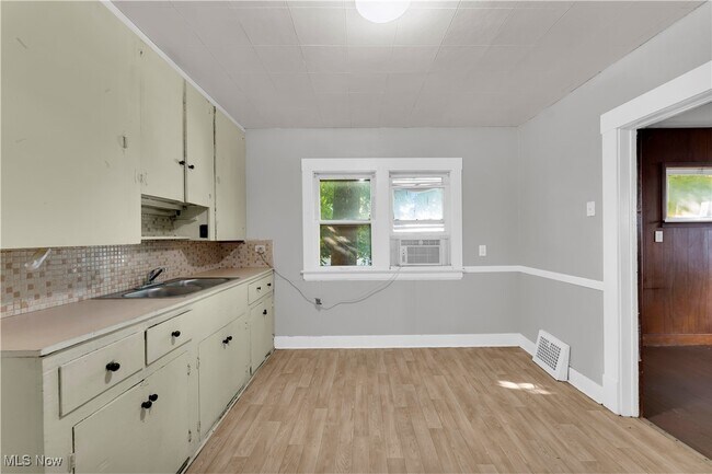 Building Photo - 3865 W 16th St
