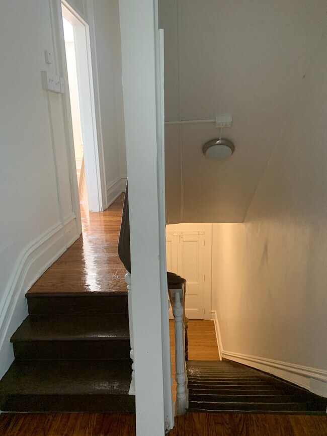 Building Photo - 3 Bedroom in Downtown York City, See Video...