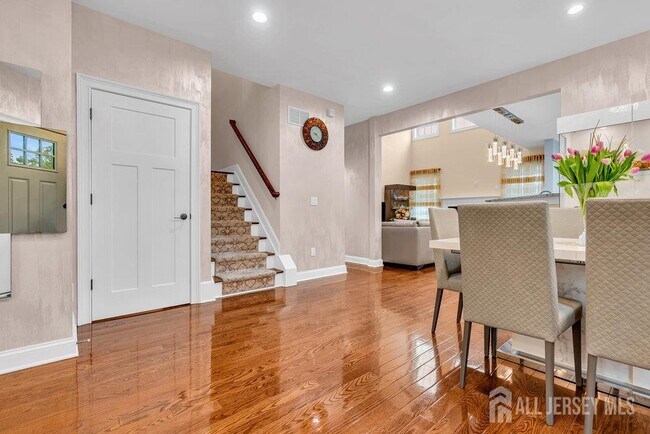 Building Photo - 47 McCormick Ave N