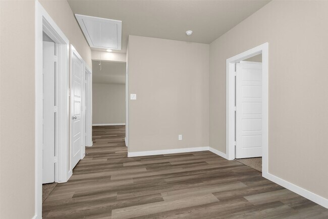 Building Photo - 18095 Martin Pines Dr
