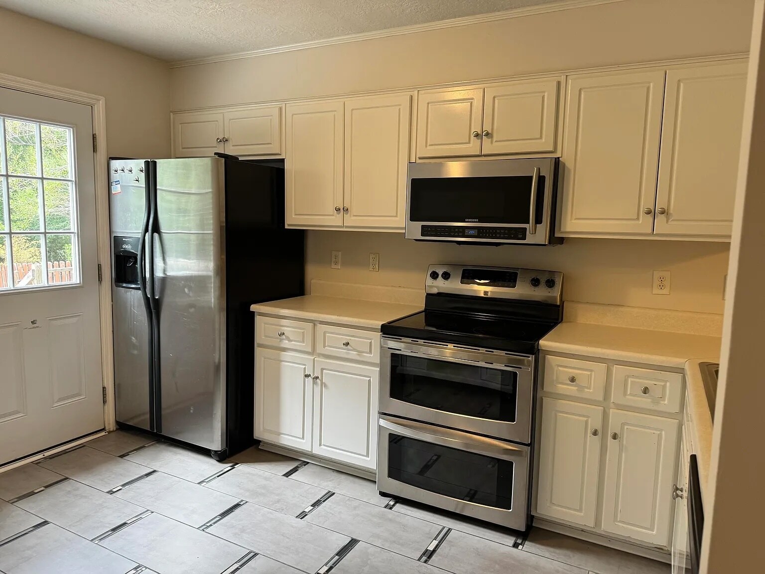 Building Photo - 1959 Shoreline Dr