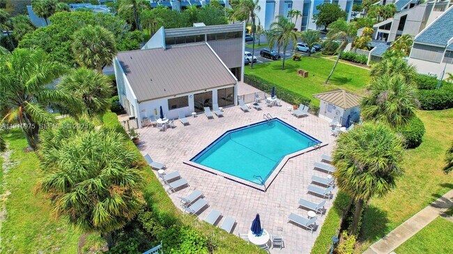 Building Photo - 1605 S US Hwy 1