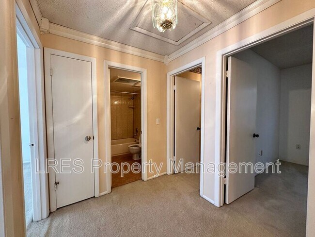 Building Photo - 106 Eastwind Ln