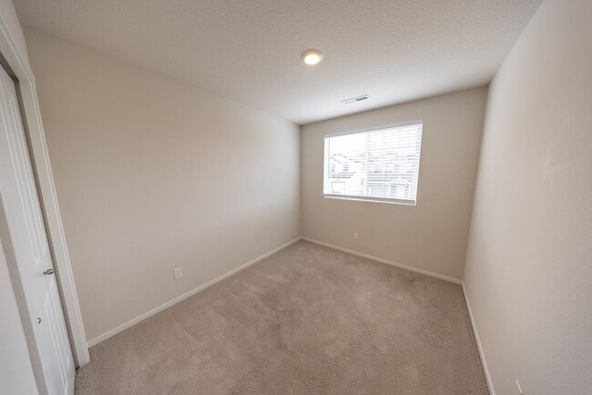 Building Photo - 6313 NE 61st Ave