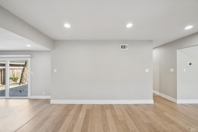 Building Photo - 918 Las Pavadas Ave