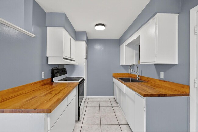 Building Photo - 501 Emil Ave