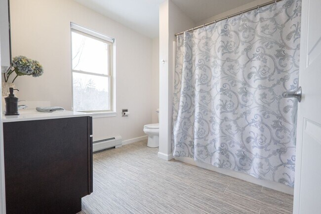 Building Photo - PET FREE 2 Bedroom/2 Bathroom Apartment Available