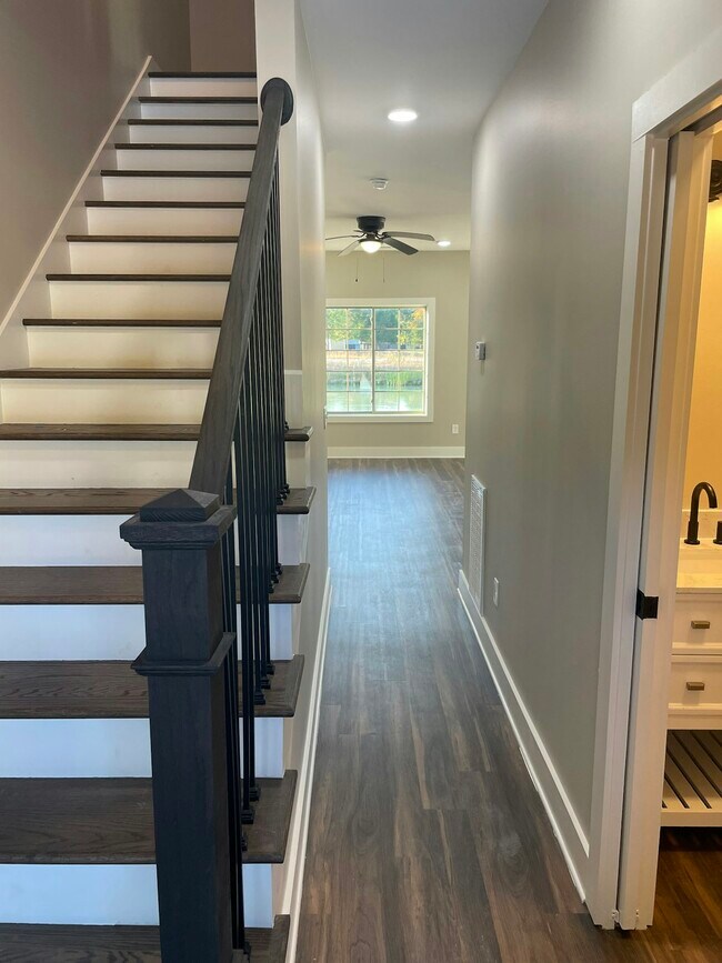 Building Photo - 128 Sitz Dr