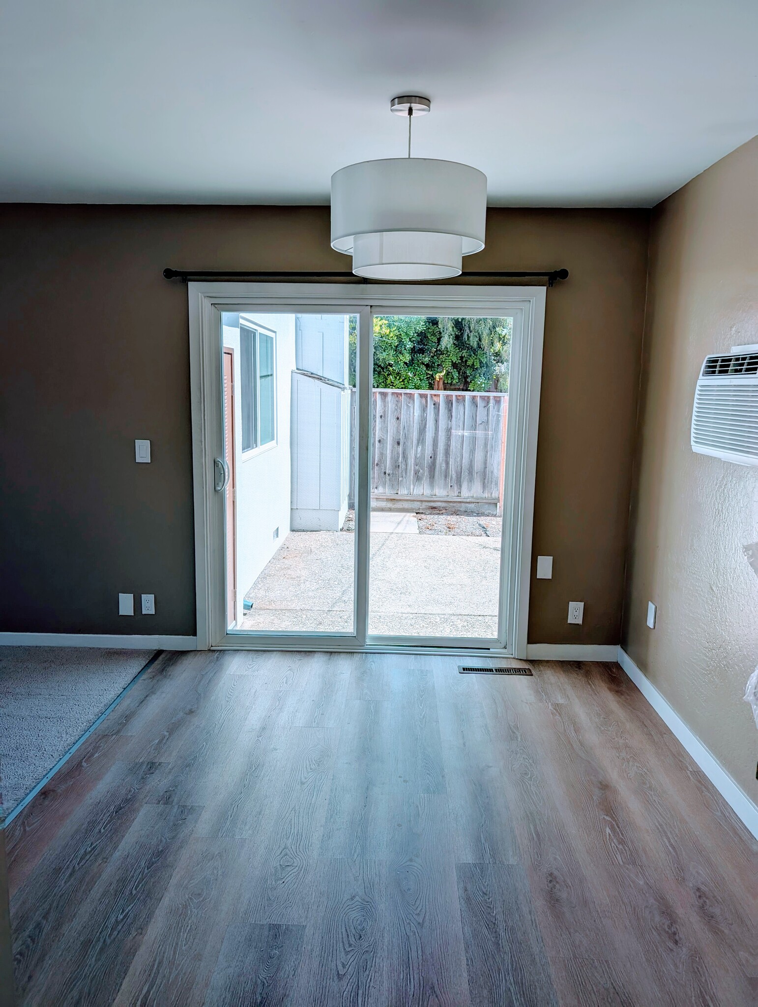 Building Photo - 22422 Walnut Cir S