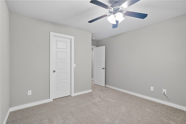 Building Photo - 2304 SW Juniper Ave