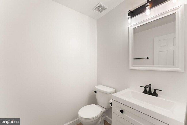 Building Photo - 43205 Cardston Pl