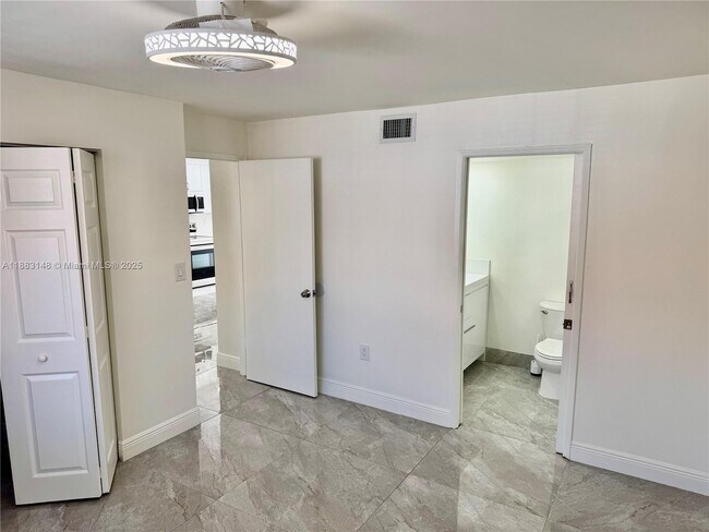 Building Photo - 2740 W 61st St