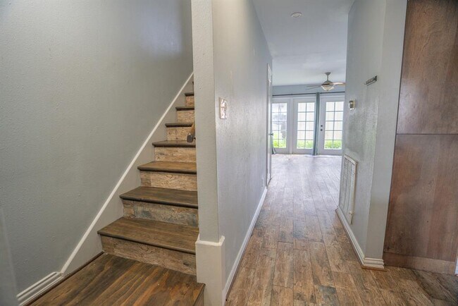 Building Photo - 6342 Chevy Chase Dr
