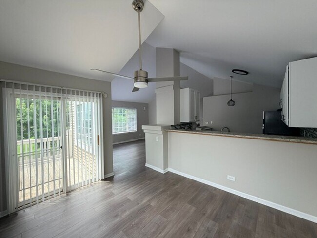 Building Photo - Beautiful and cozy home with 3 bedrooms and 2 full bathrooms and finished basement
