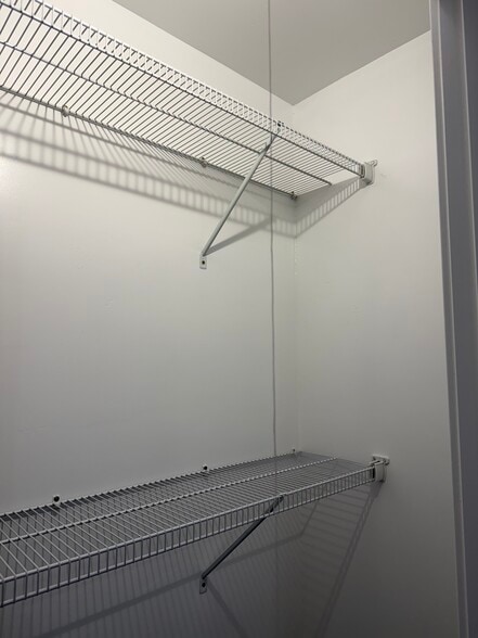 Building Photo - 207 E Monroe St