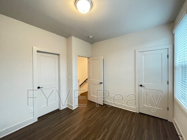 Building Photo - 194 Chestnut Cir