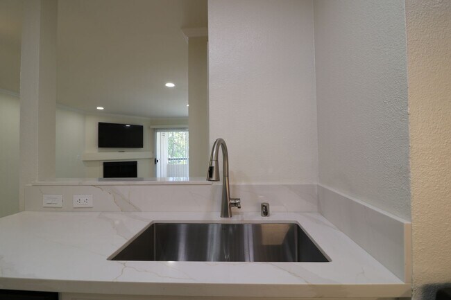 Building Photo - 5545 Canoga Ave