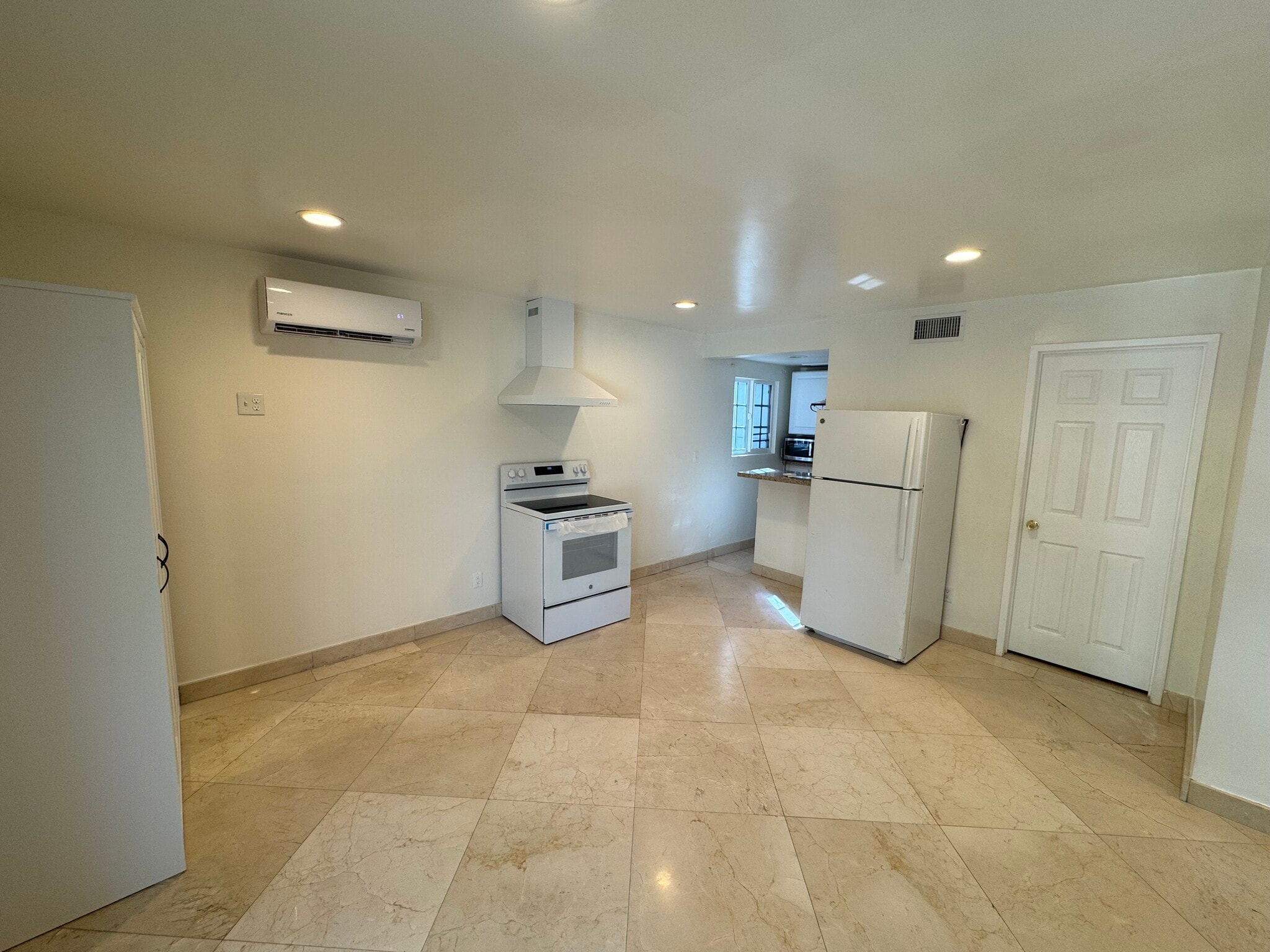 Building Photo - 22924 De Kalb Dr