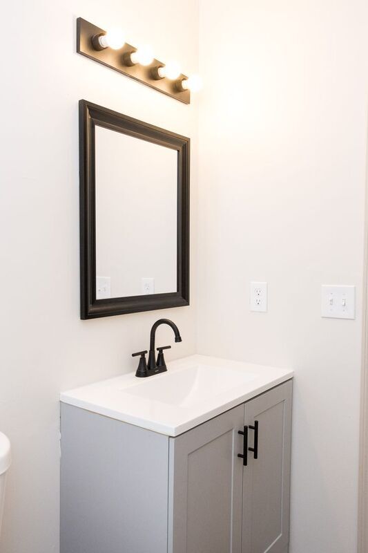 Building Photo - 6404 Middle Dr