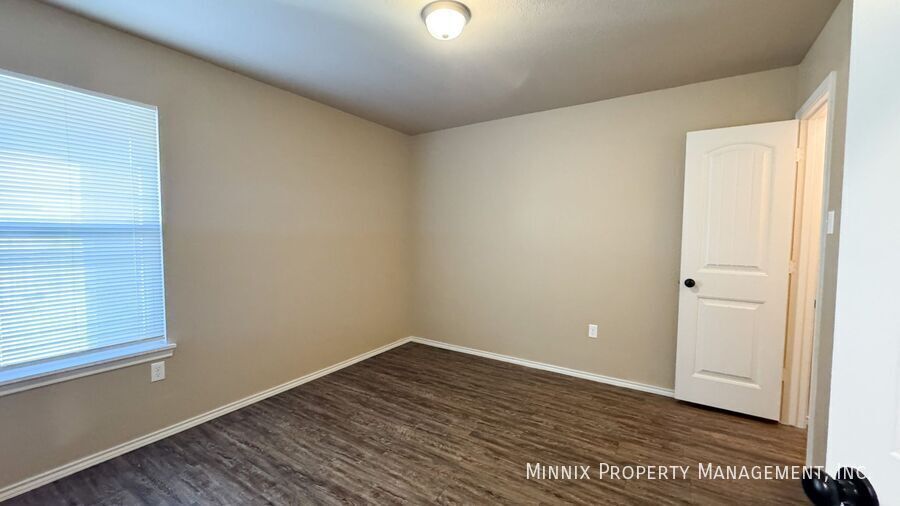 Building Photo - 2520 N Ave O