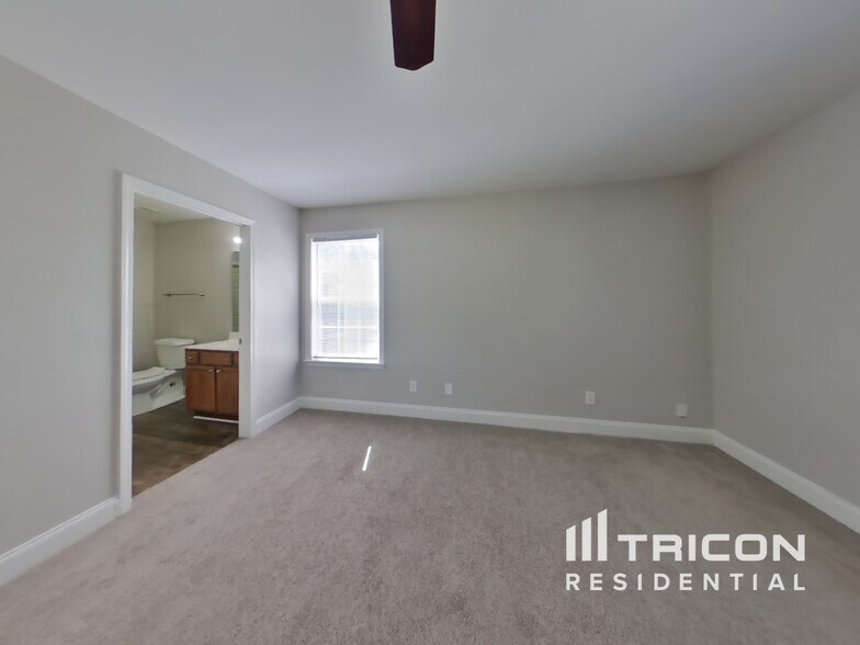 Building Photo - 2433 Terra Dr