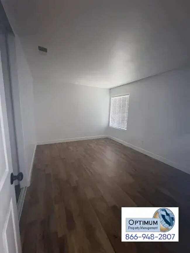 Building Photo - Spacious 4-Bedroom Home with Elegant Finishes & Convenient Location