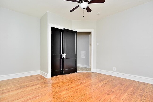 Building Photo - 4944 Tholozan Ave