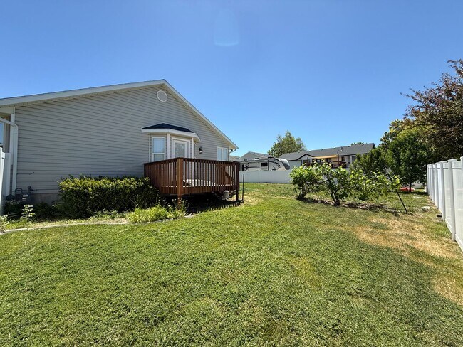 Building Photo - Beautiful 5 bedroom home!