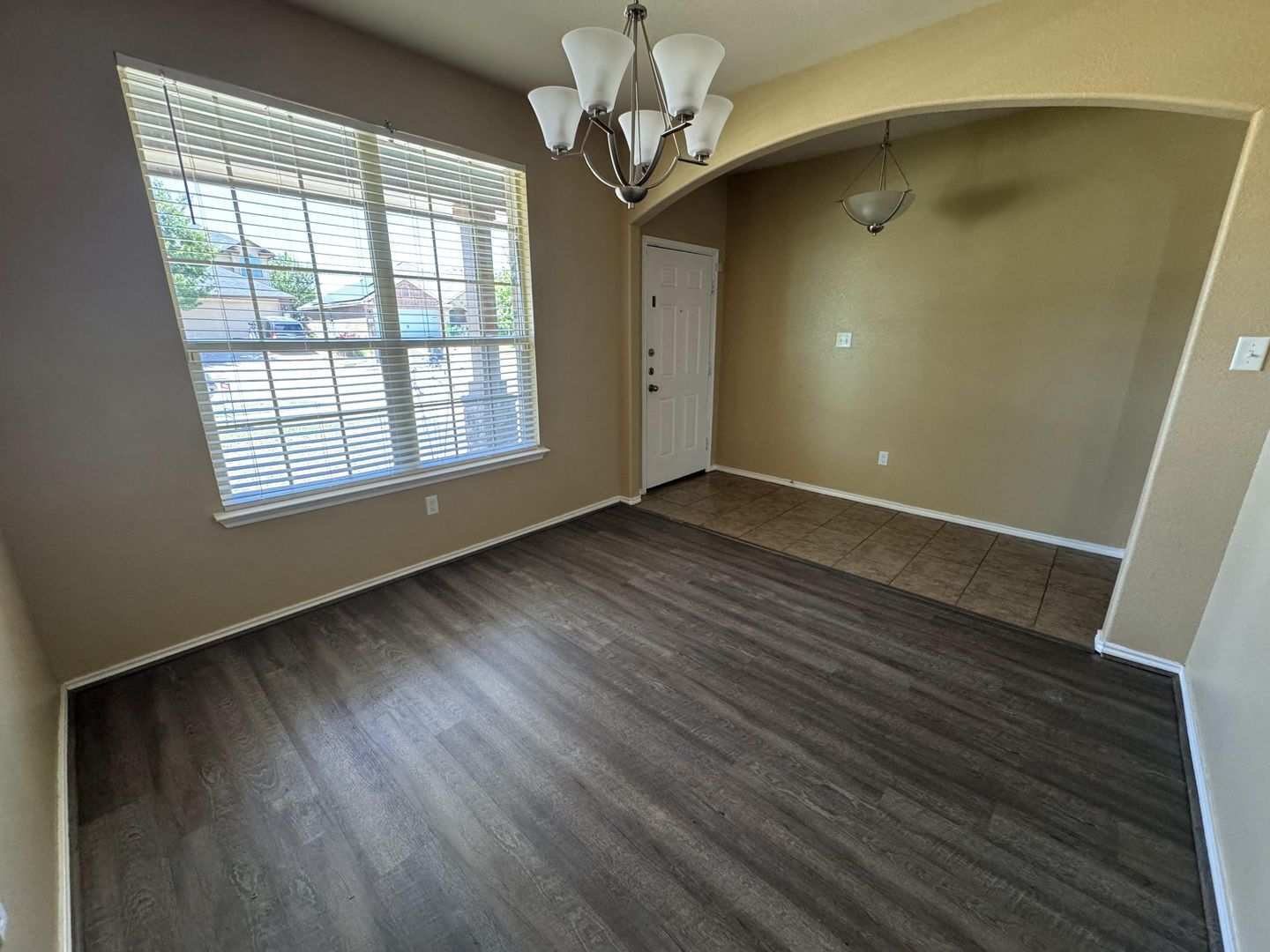 Building Photo - 6406 Clear Brook Dr