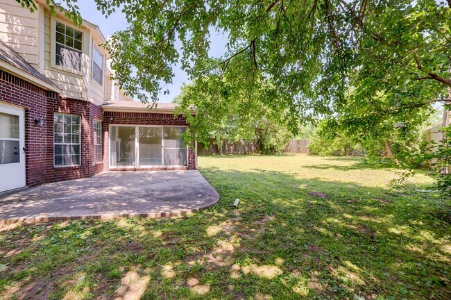 Building Photo - Beautiful home across from Jenks Middle School