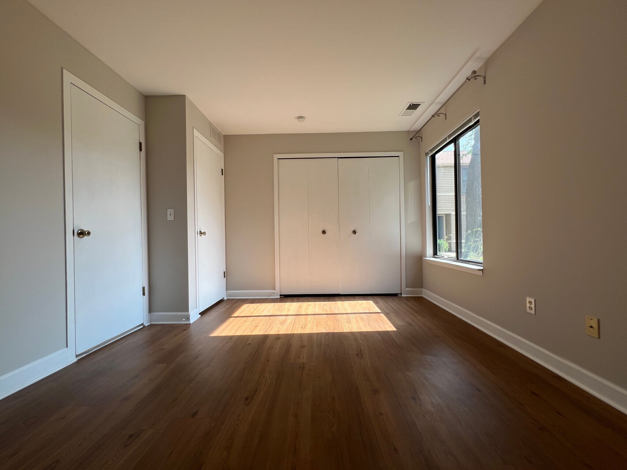 Building Photo - 225 Briarcrest